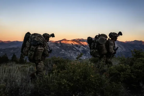 Royal Marines sulle cime della Sierra Nevada: addestramento estremo con gli alleati USA