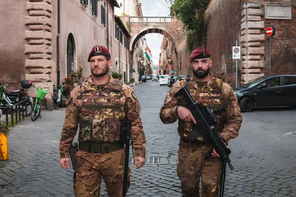 Oltre il Pregiudizio: La Dignità del Silenzio e il Ruolo Cruciale delle Associazioni