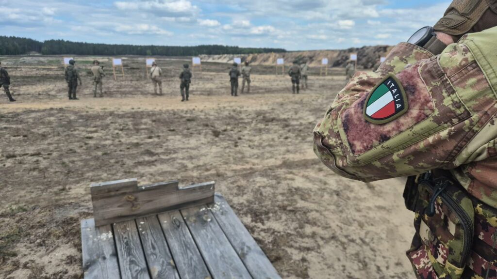 Cracovia: il 186° Folgore in Addestramento con 12 Nazioni - brigatafolgore.net Cracovia: il 186° Folgore in Addestramento con 12 Nazioni - brigatafolgore.net