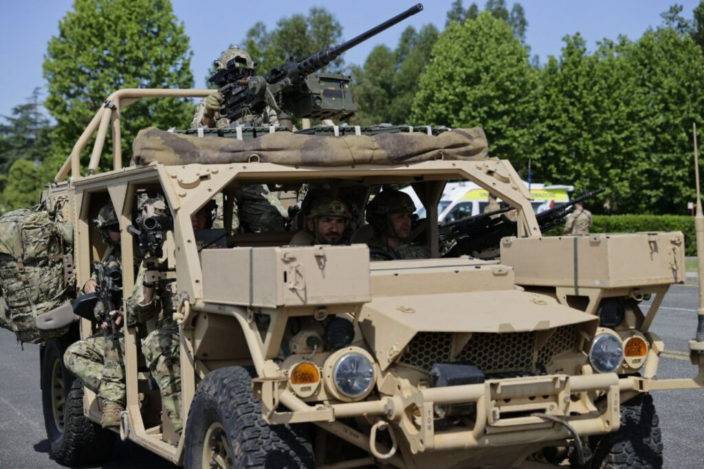 Dietro le quinte della Parata del 2 Giugno: le prove generali delle Forze Armate - brigatafolgore.net Dietro le quinte della Parata del 2 Giugno: le prove generali delle Forze Armate - brigatafolgore.net
