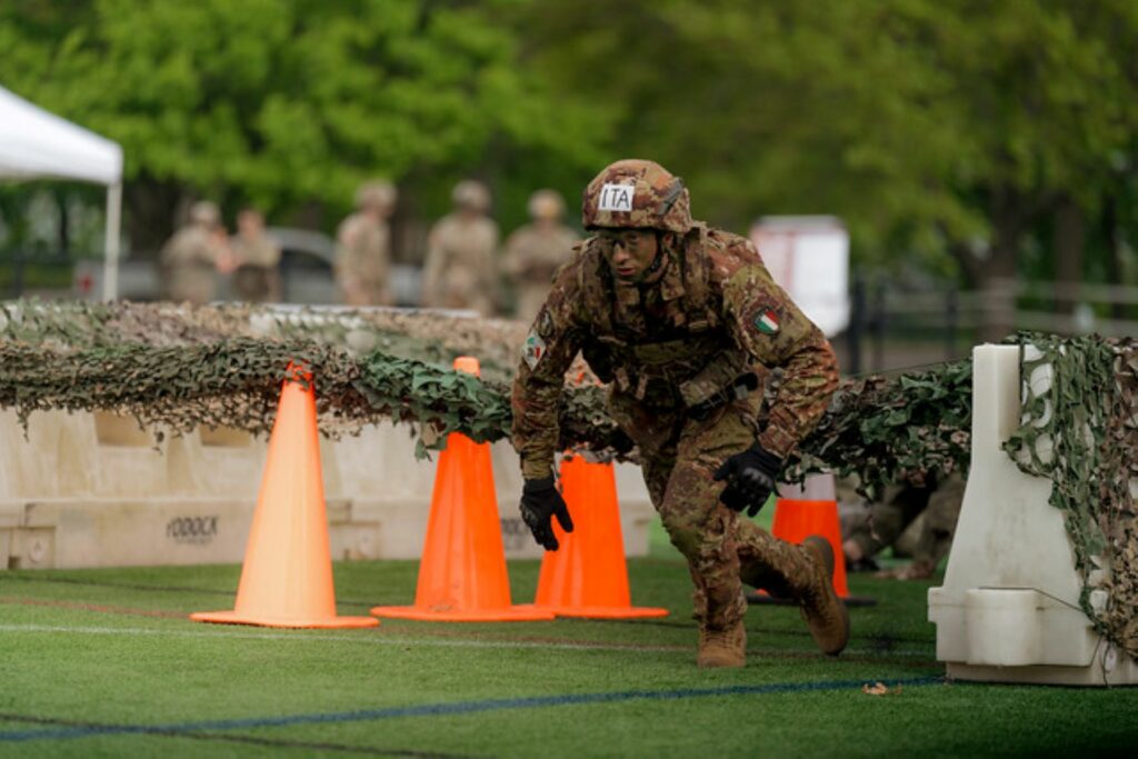 Lezione da Apprendere dalla Sandhurst Military Competition 2025: Addestramento Avanzato con Arma Individuale - brigatafolgore.net Lezione da Apprendere dalla Sandhurst Military Competition 2025: Addestramento Avanzato con Arma Individuale - brigatafolgore.net