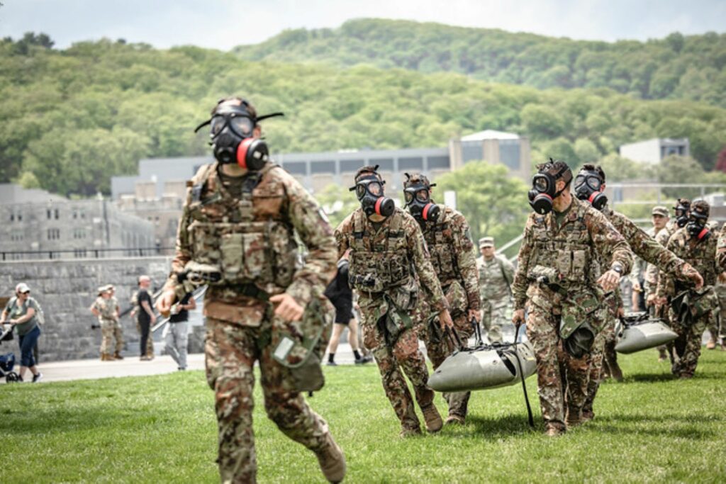 Lezione da Apprendere dalla Sandhurst Military Competition 2025: Addestramento Avanzato con Arma Individuale - brigatafolgore.net Lezione da Apprendere dalla Sandhurst Military Competition 2025: Addestramento Avanzato con Arma Individuale - brigatafolgore.net