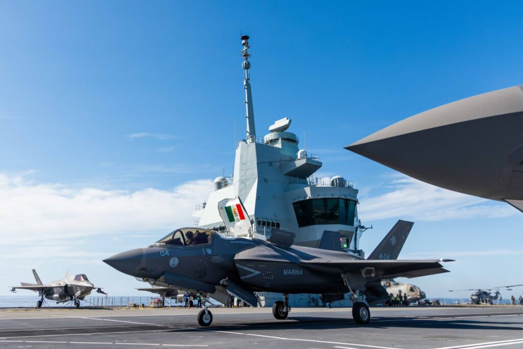 Storico decollo: F-35 B operano per la prima volta da una portaerei britannica - brigatafolgore.net Storico decollo: F-35 B operano per la prima volta da una portaerei britannica - brigatafolgore.net