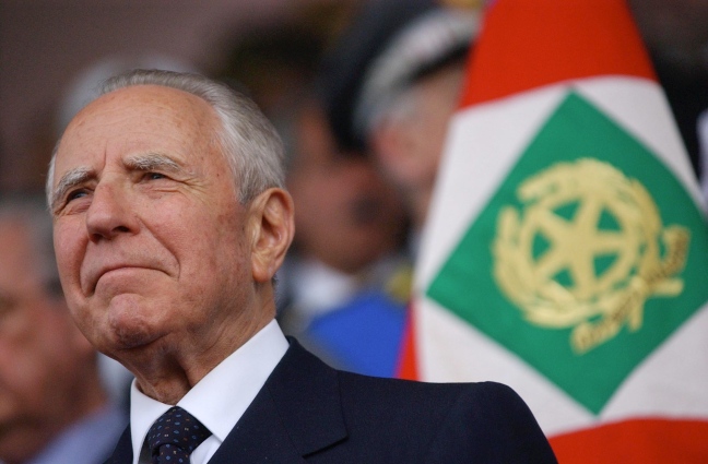 Offendere il Tricolore è offendere la Repubblica: l’Alto Adige e la memoria corta del rispetto - brigatafolgore.net Offendere il Tricolore è offendere la Repubblica: l’Alto Adige e la memoria corta del rispetto - brigatafolgore.net