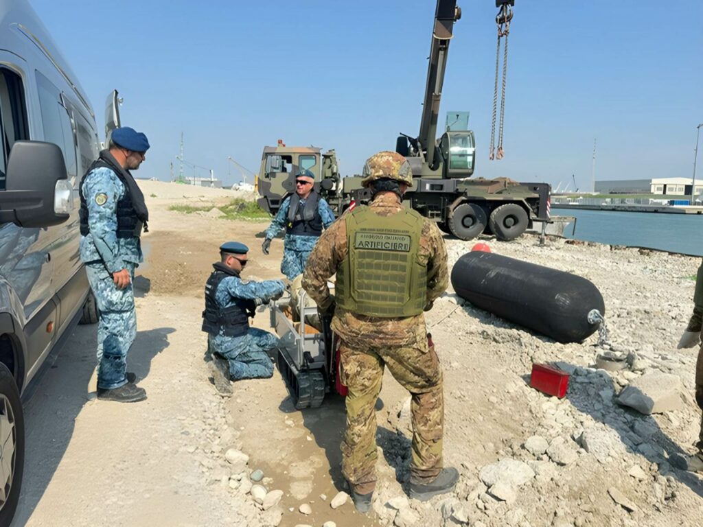Artificieri della Folgore e Palombari del COMSUBIN Neutralizzano un Ordigno della Seconda Guerra Mondiale - brigatafolgore.net Artificieri della Folgore e Palombari del COMSUBIN Neutralizzano un Ordigno della Seconda Guerra Mondiale - brigatafolgore.net