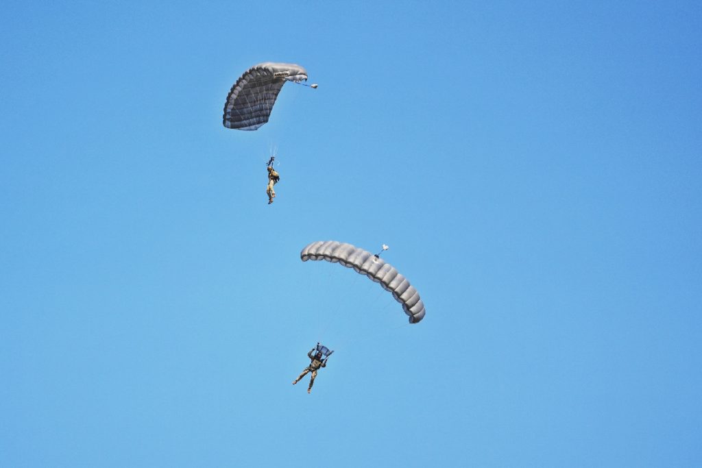 Esercitazione 'Falena II': Il 185° RAO Potenzia le Capacità delle Forze Speciali - brigatafolgore.net