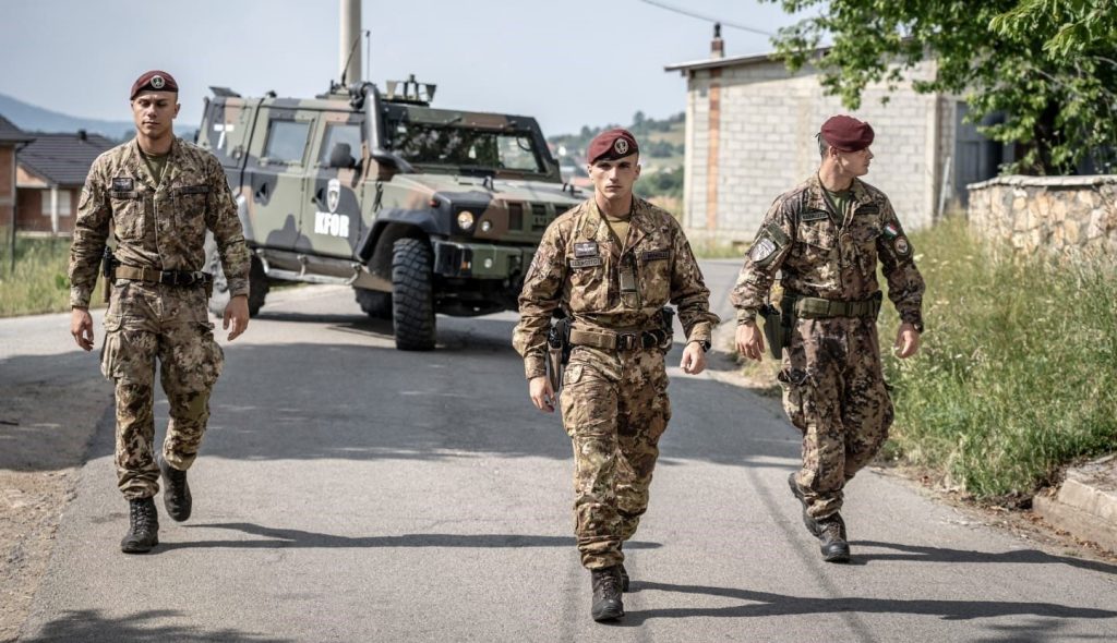 Paracadutisti del 183° Nembo in Kosovo: Pattugliamenti a Dragash/Dragaš - brigatafolgore.net