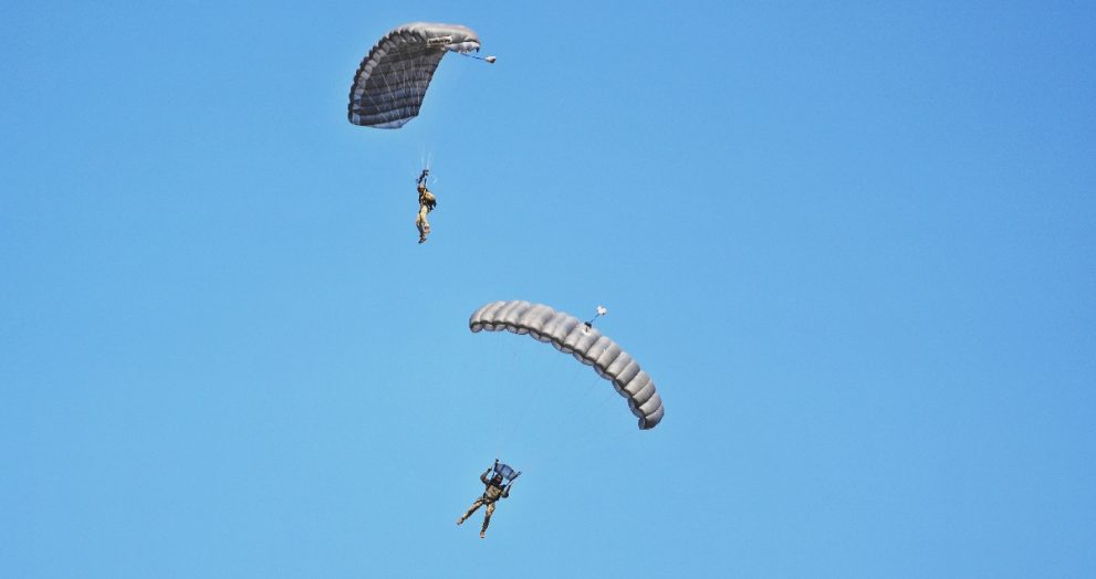 Esercitazione 'Falena II': Il 185° RAO Potenzia le Capacità delle Forze Speciali - brigatafolgore.net