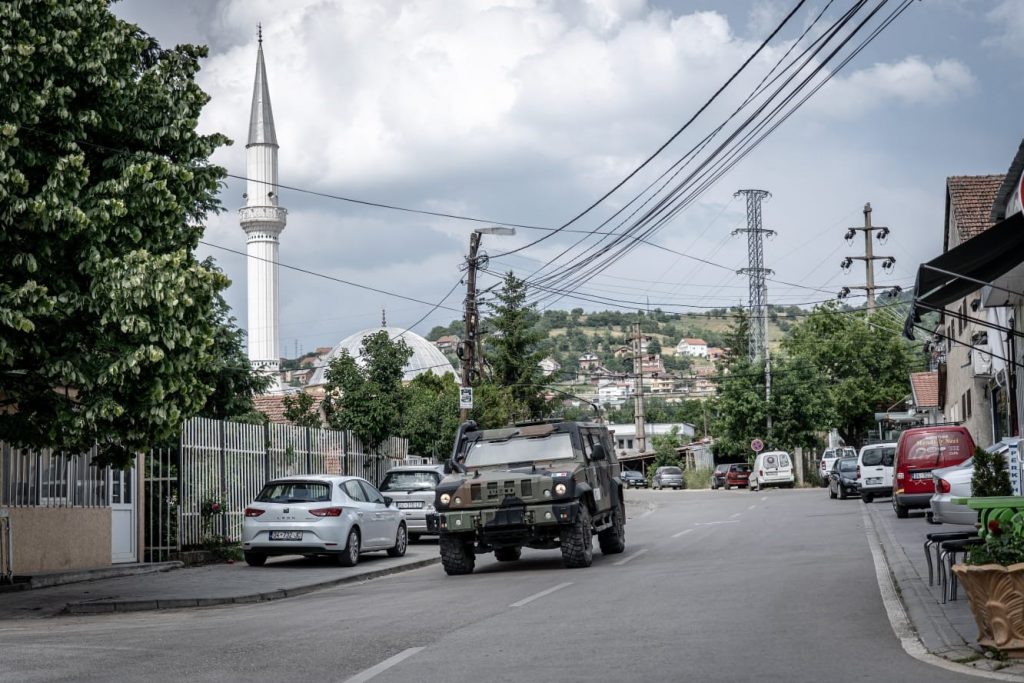 Paracadutisti del 183° Nembo in Kosovo: Pattugliamenti a Dragash/Dragaš - brigatafolgore.net Paracadutisti del 183° Nembo in Kosovo: Pattugliamenti a Dragash/Dragaš - brigatafolgore.net