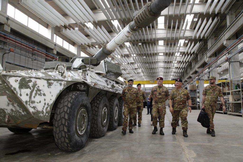 Il Valore del Personale Logistico dell'Esercito: La Visita del Capo di SME al Polo di Mantenimento Pesante Sud - brigatafolgore.net Il Valore del Personale Logistico dell'Esercito: La Visita del Capo di SME al Polo di Mantenimento Pesante Sud
