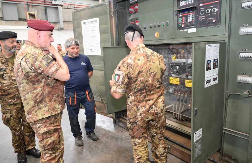 Il Valore del Personale Logistico dell'Esercito: La Visita del Capo di SME al Polo di Mantenimento Pesante Sud - brigatafolgore.net Il Valore del Personale Logistico dell'Esercito: La Visita del Capo di SME al Polo di Mantenimento Pesante Sud