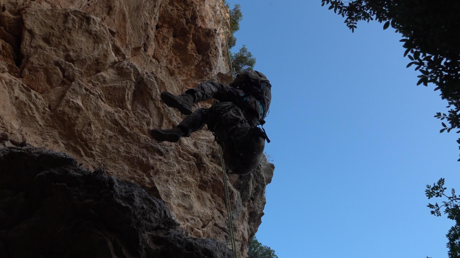 Testate al Poligono Sperimentale di Salto di Quirra le Capacità Esploranti delle Unità del COMFOP Sud - brigatafolgore.net