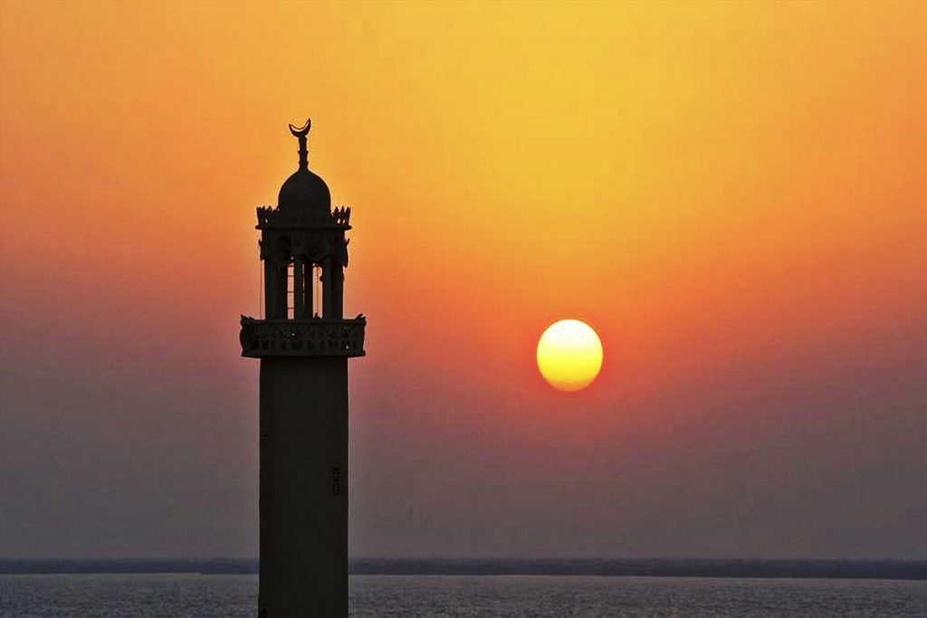 Iran e lo Stretto di Hormuz: Tra Minacce e Limiti Militari - brigatafolgore.net