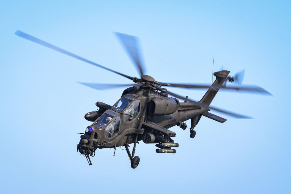 Incursori ed elicotteri in azione: l’Esercito conquista Jesolo tra manovre e applausi - brigatafolgore.net