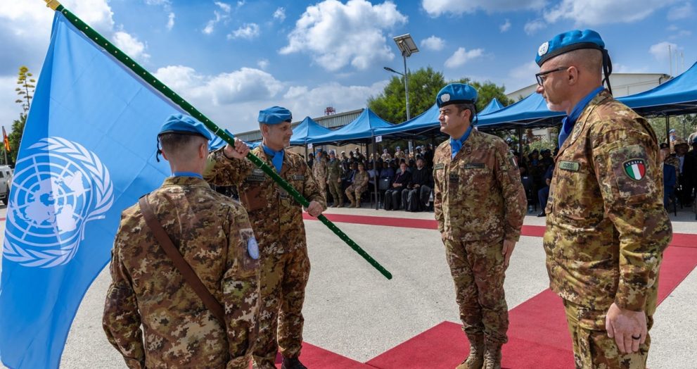 Il Generale paracadutista Nicola MANDOLESI cede la responsabilità del Sector West UNIFIL - Libano - brigatafolgore.net